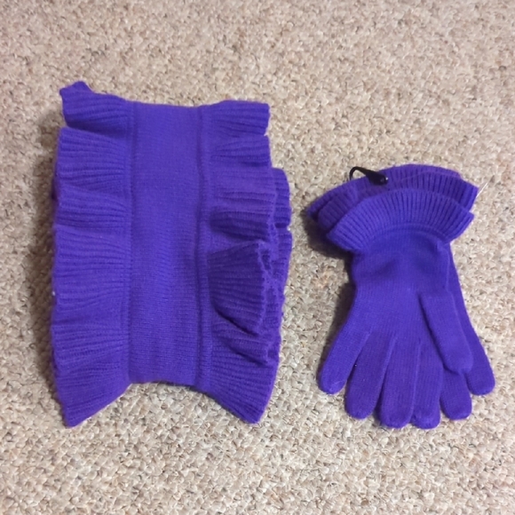 Talbots Purple 💜 ruffle scarf and matching gloves new with tags